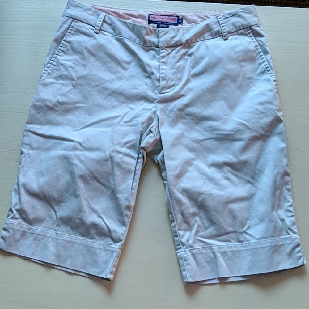 Vineyard Vines size 8 tan / cream shorts